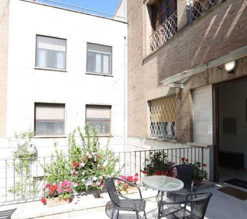 Grottaferrata Hotel | OSTELLO del Lago
