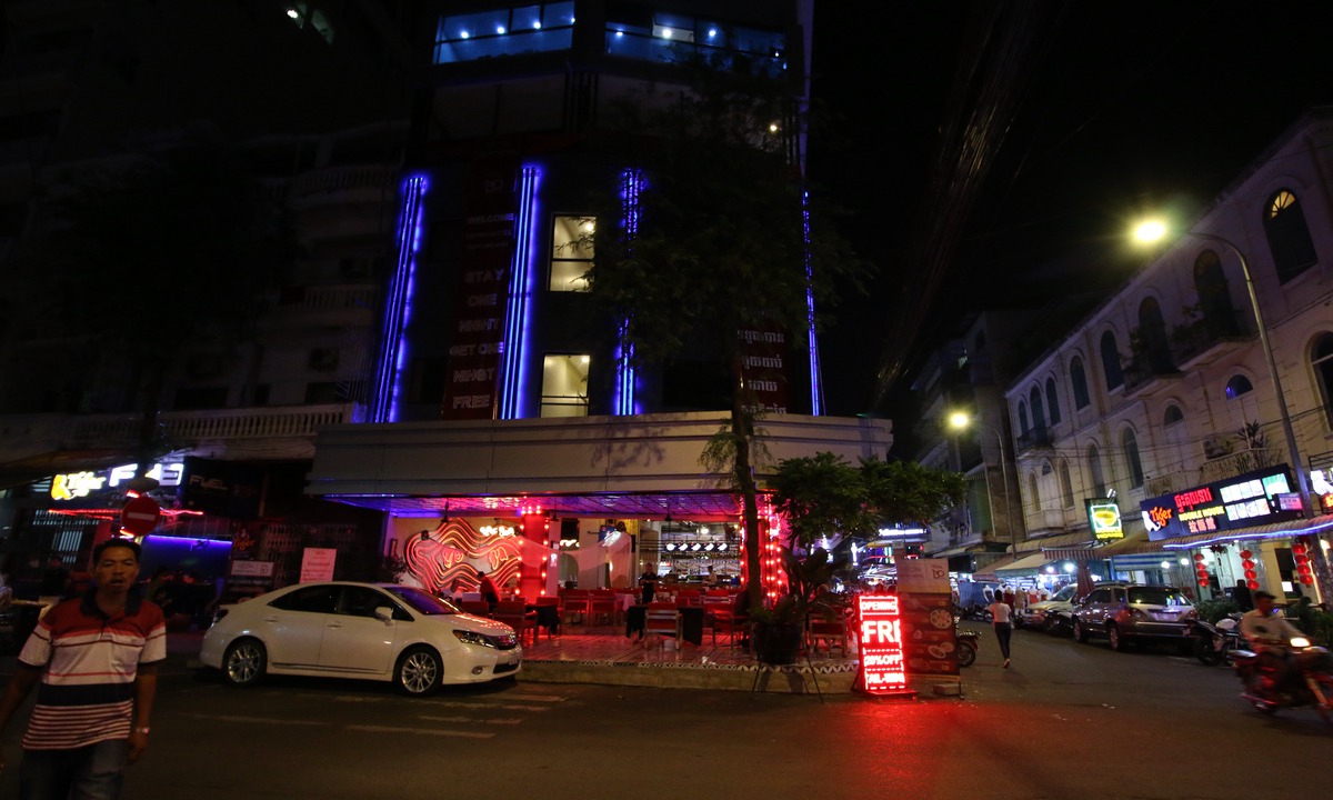 Daun Penh Hotel | Ostro Hotel