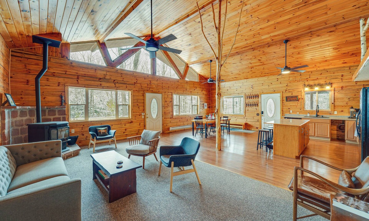 Oswegatchie Cottage | Oswegatchie River Cabin w/Kayaks + Fire Pit!