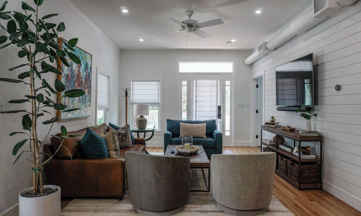 Historic Ybor House | Otis Blue at Angels Quarter | Home Steps to 7th!