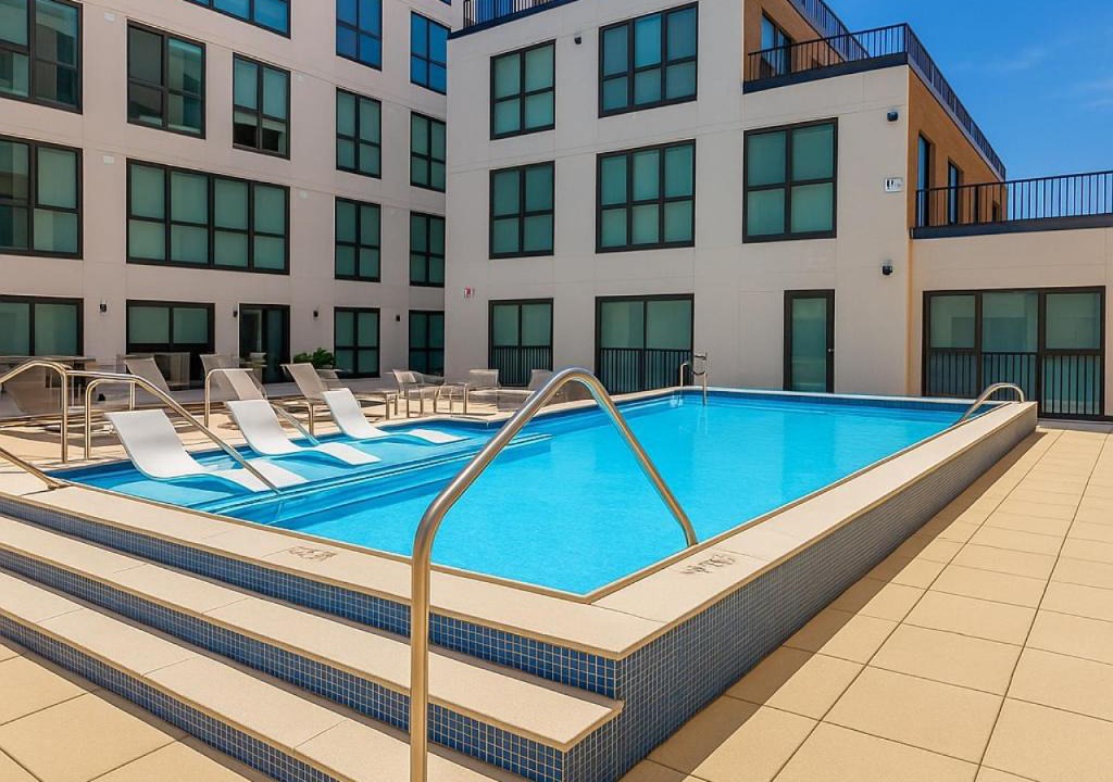Pendleton Apartment | OTR King Bed Free On Site Parking Gym Pool Club Room