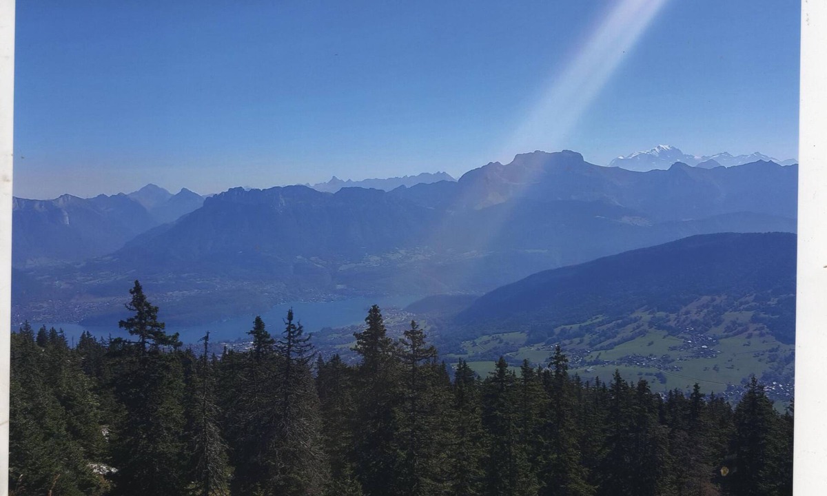 Seynod Apartment | otSelf-contained studio in house 3 km from Annecy town center,