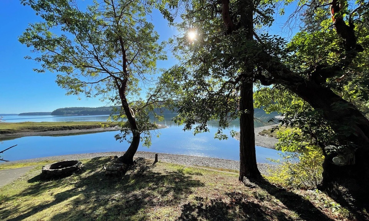 Shelton House | Otter Haven - Peaceful, Tranquil & Private Beachfront Getaway on Harstine Island