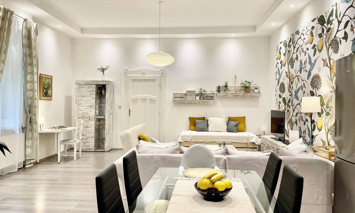 Vizivaros Apartment | Our charming spacious family friendly home in lovely Budapest near the Castle