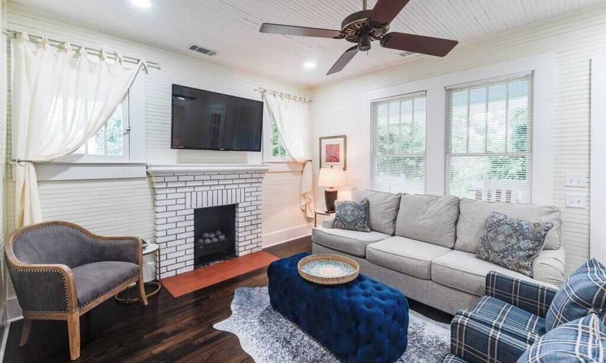 Taylorville House | Our Nest at Spiller l Adorable Home near UA