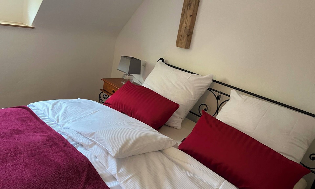 Lindenberg House | Our small chalet in the heart of the Palatinate Forest. Relaxation, hiking, romance.