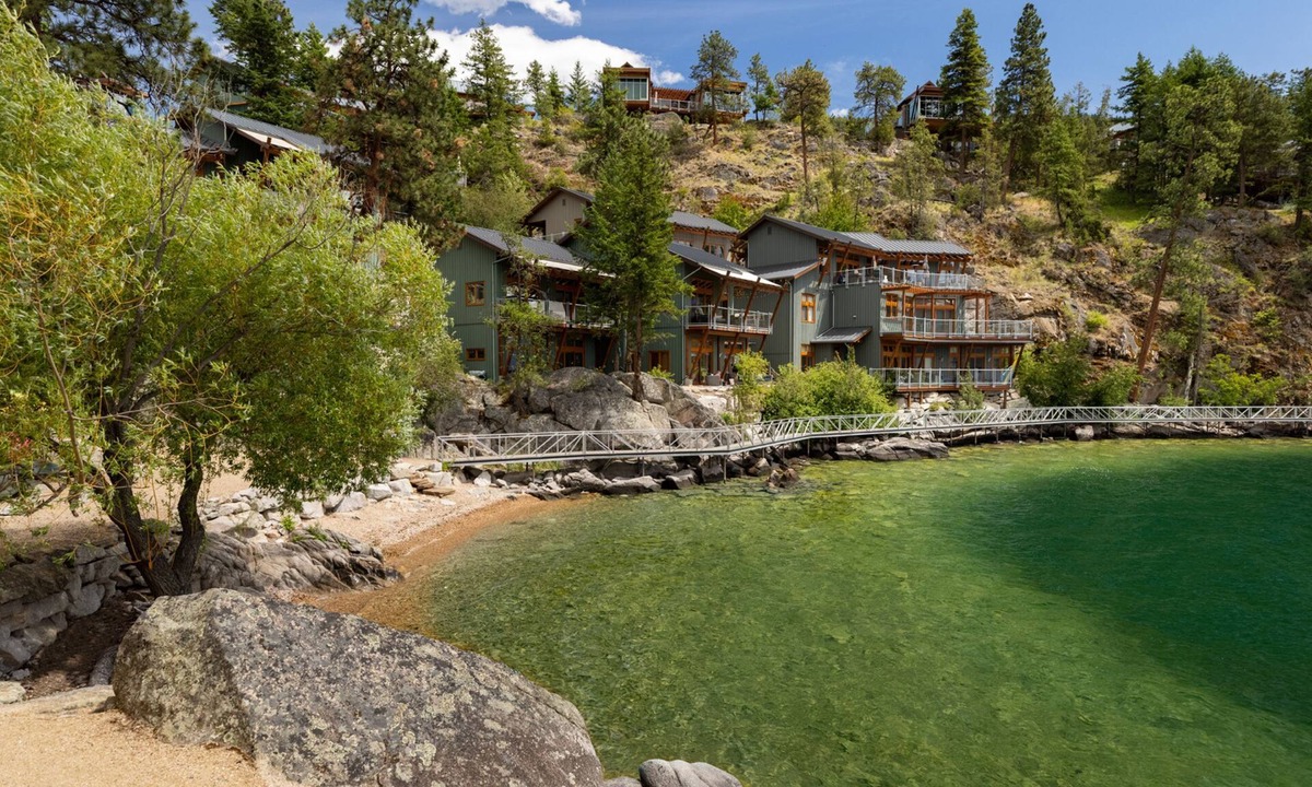 Vernon Hotel | Outback Lakeside Vacation Homes