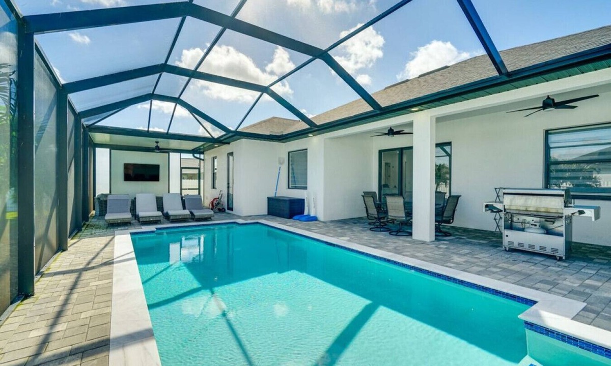 Diplomat House | Outdoor Kitchen Gameroom Pool King Suite