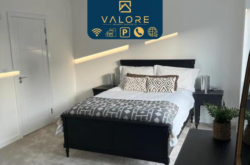 Milton Keynes Apartment | Outstanding 4-Bedroom Town House By Valore Property Services