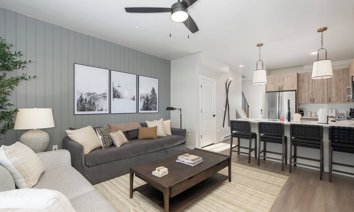 Granby House | Outstanding Pet Friendly 2 bed luxury townhome & lots of amenities