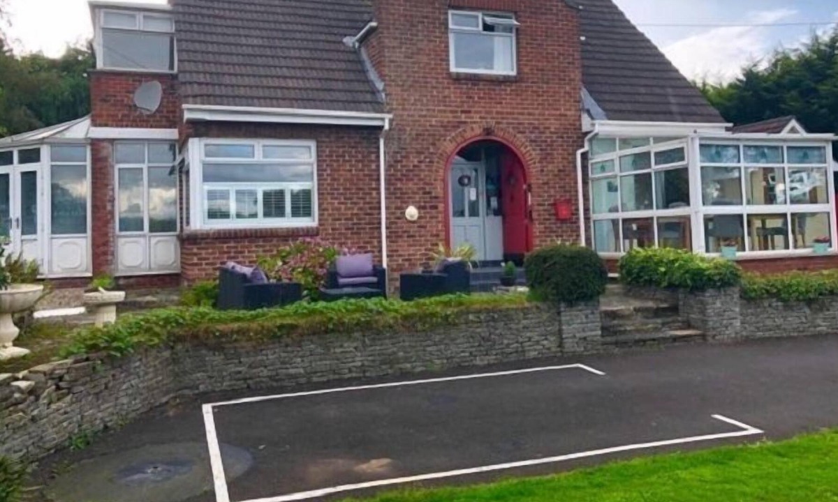 Lisburn House | Overdale motel