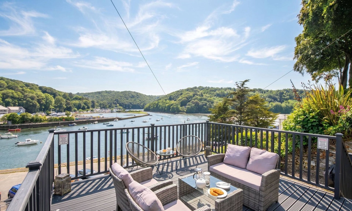 Looe Cottage | OVERDALE, pet friendly, character holiday cottage in Looe