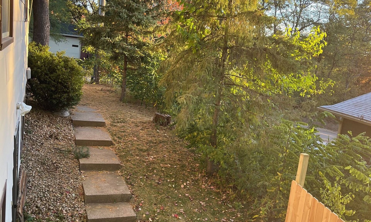 Eau Claire Apartment | Overhill & Pine - Cozy Convenient Haven; King Bed; Full Kitchen; Off St Parking