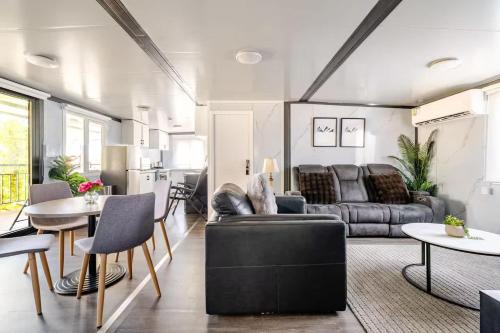 Plumpton Apartment | Overlooking a Park - A sunny escape