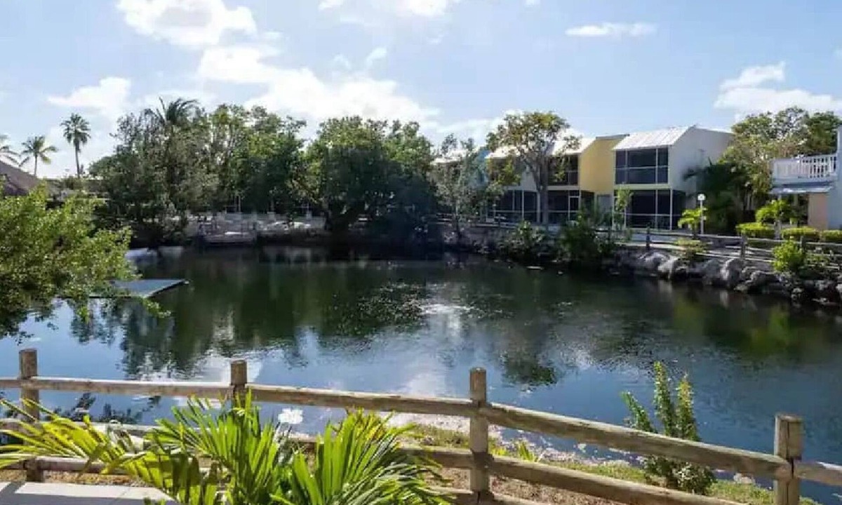 Rock Harbor Villa | Overlooking Saltwater Lagoon Free Kayaks Renovated