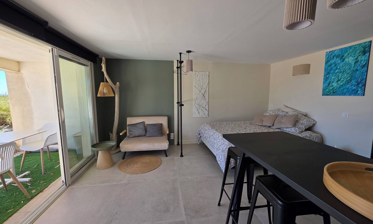 Sausset-les-Pins Apartment | Overlooking the Mediterranean, cozy studio with outdoor space, 3 minutes from the beach