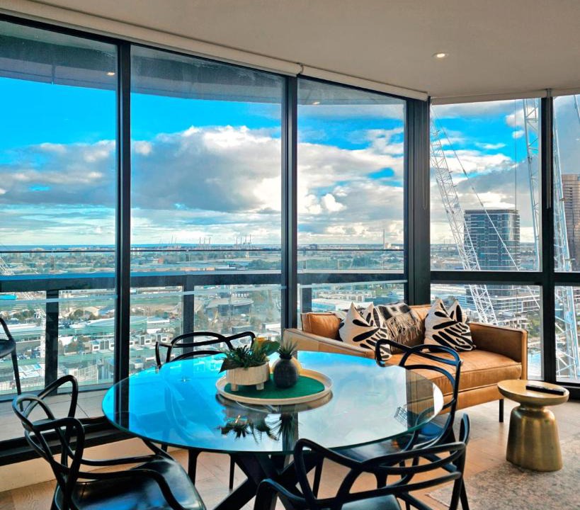 Docklands Apartment | Overlooking the River and Bay View with Pool and Gym LV2109N