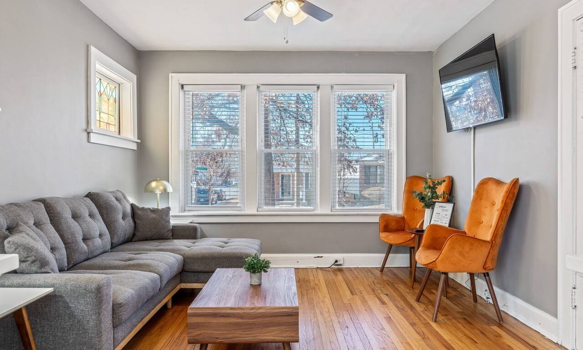 St. Louis Apartment | Oversized 2 Bedroom Apartment in South City!