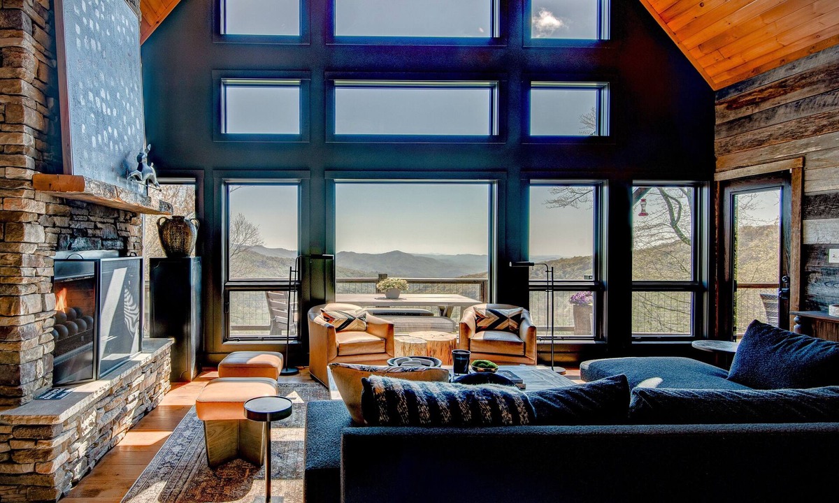 Blowing Rock Cabin | Owls Nest - Pool Table, hot tub, views, Indoor & Outdoor Fireplaces