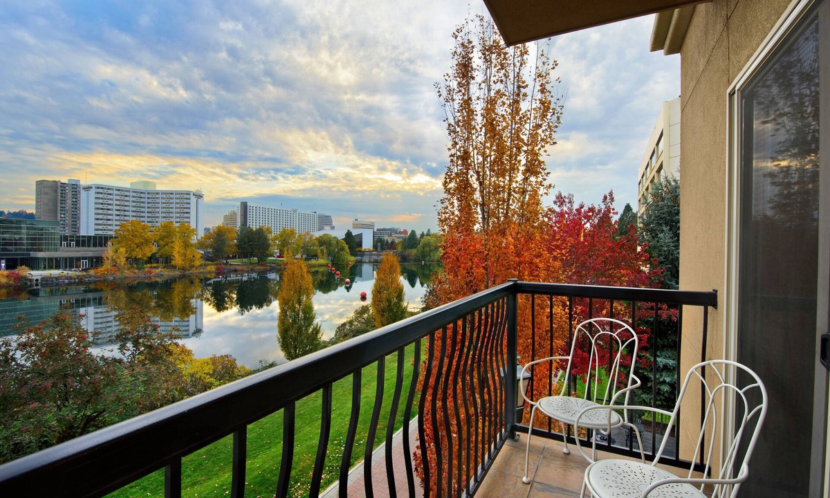 Riverside Hotel | Oxford Suites Downtown Spokane