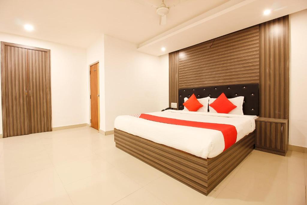 Lakdi Ka Pul Hotel | OYO 35487 Hotel Meena Grand