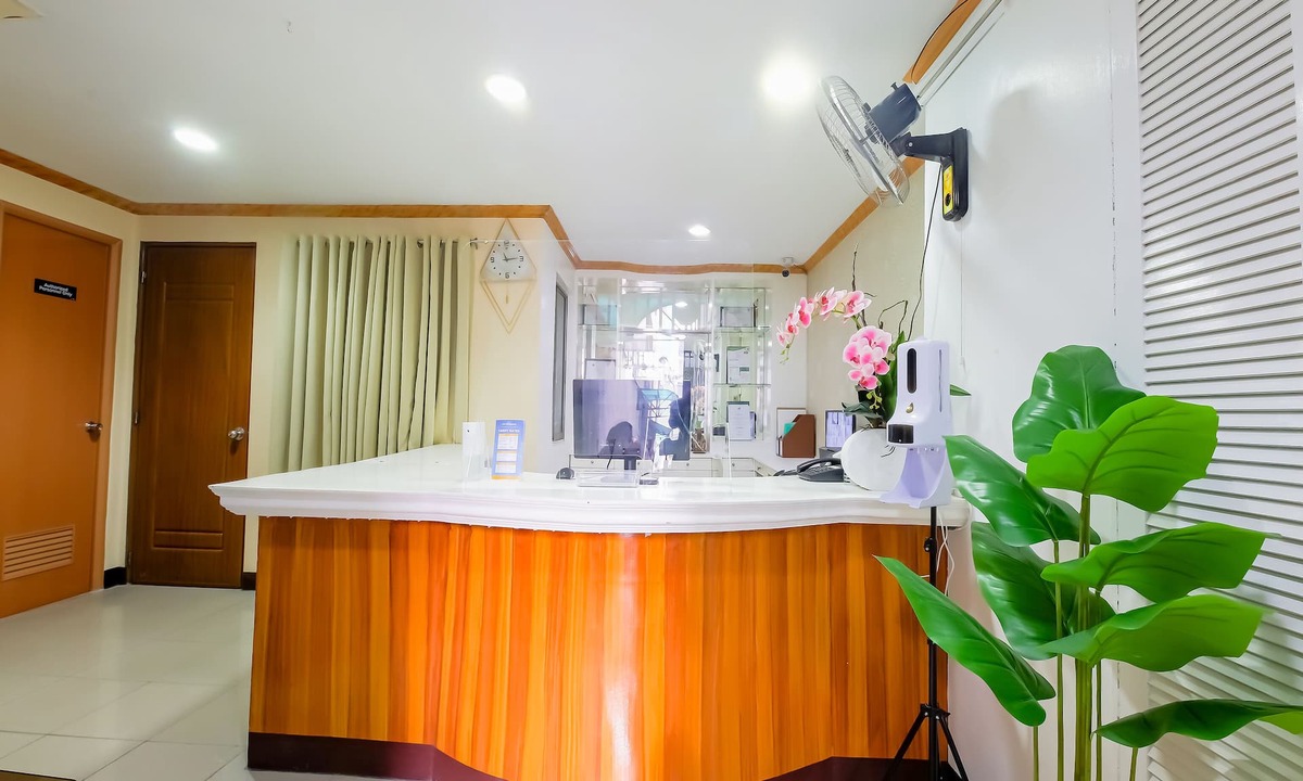 Baclaran Hotel | OYO 836 E & H Residences