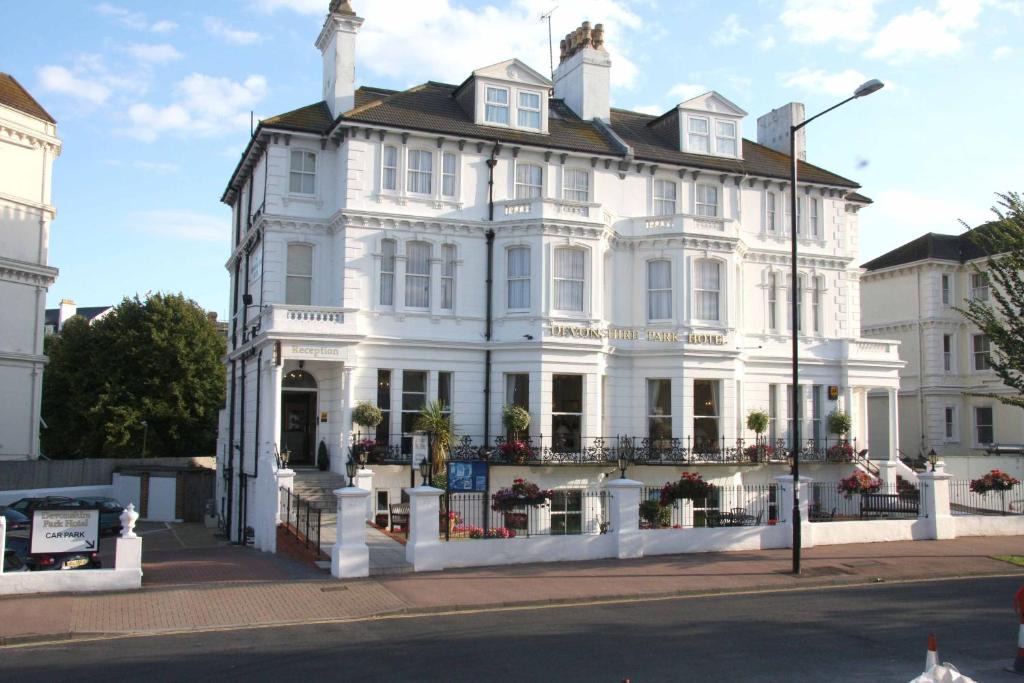 Eastbourne Seafront Hotel | OYO Devonshire Park Hotel