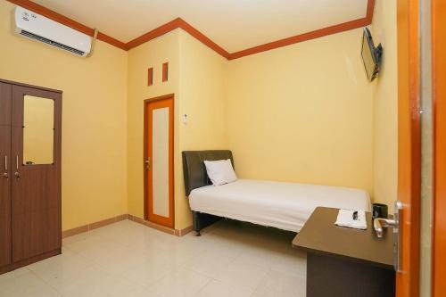 Gresik Hotel | OYO Life 2619 Kost Keluarga Cemara