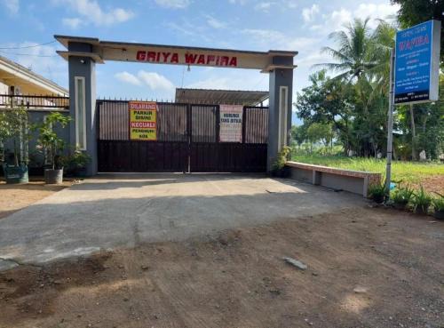 Trenggalek Hotel | OYO Life 93525 Griya Wafira Trenggalek Syariah