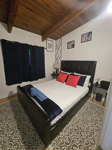 Jasper Place House | P&N Suites - DELUXE QUEEN ROOM- LONDON-Renovated