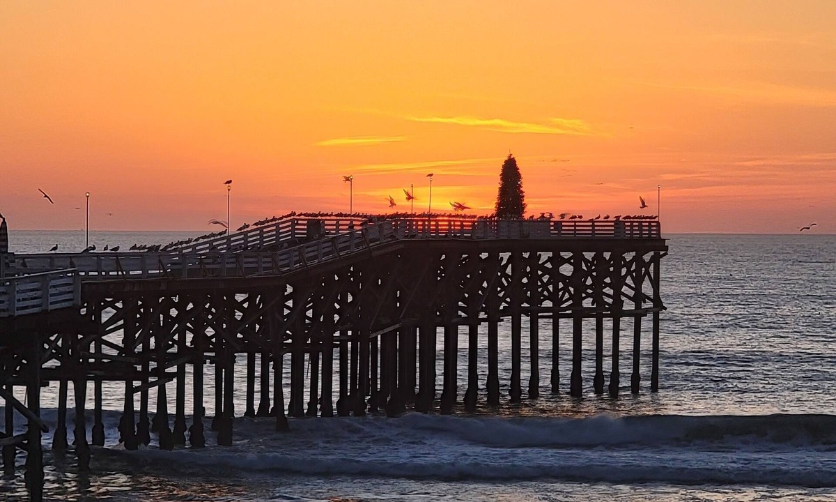 Crown Point Cottage | Pacific Beach Gem Steps to the Pier, Free Bikes, Boogie boards, Paddle Boards