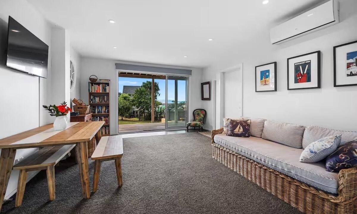 Army Bay House | Pacific Ocean Breezes