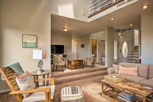 Coos Bay House | Pacific Ocean View! Chic Coos Bay Home