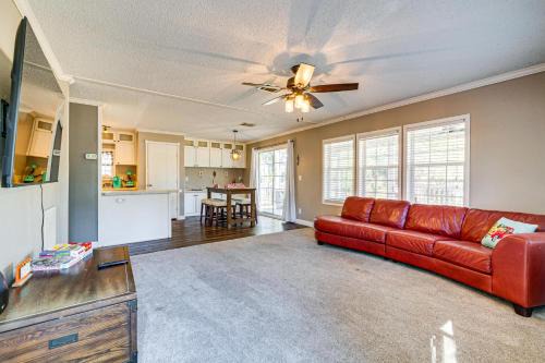 High Springs House | Paddle, Swim & More! Charming Home in High Springs