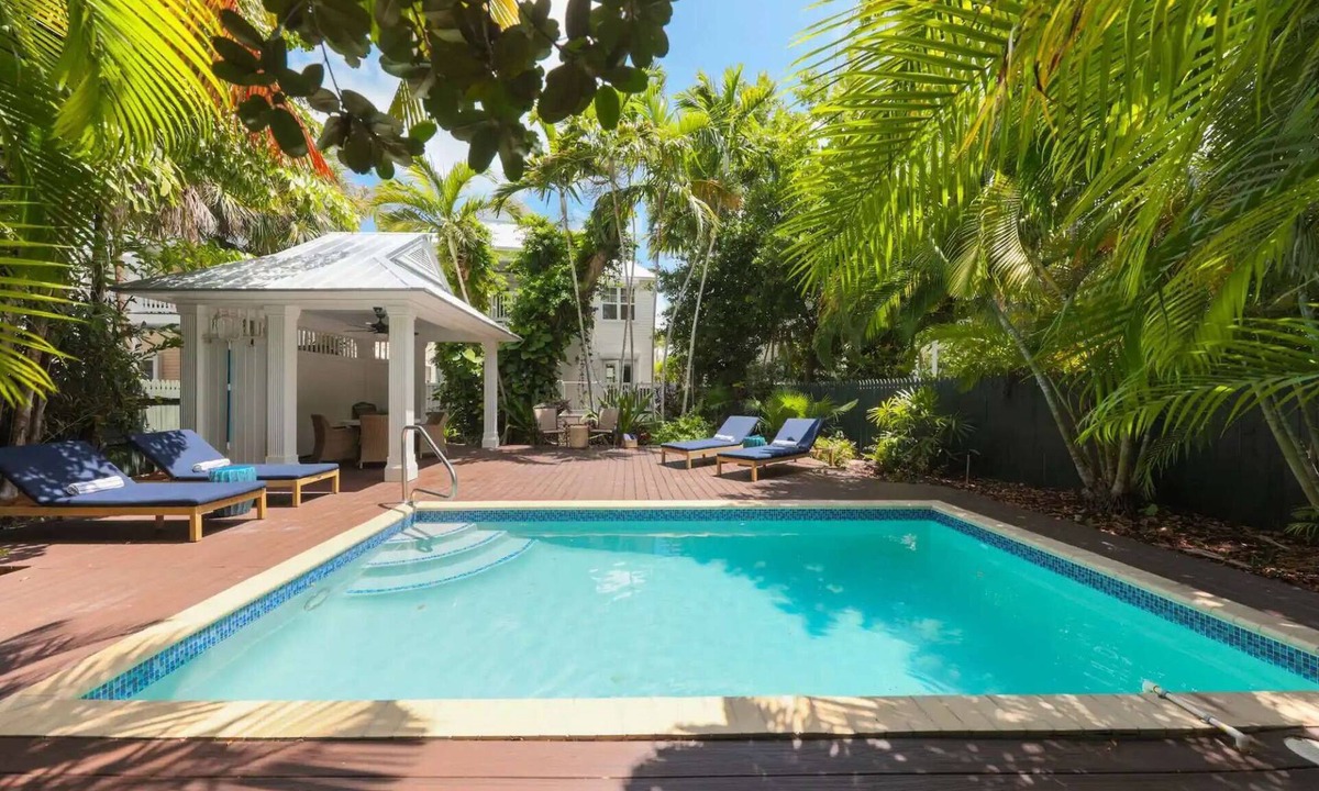 Marathon Apartment | Paddleboarding Paradise | Nature Center. Pool. Four Bedroom Townhome