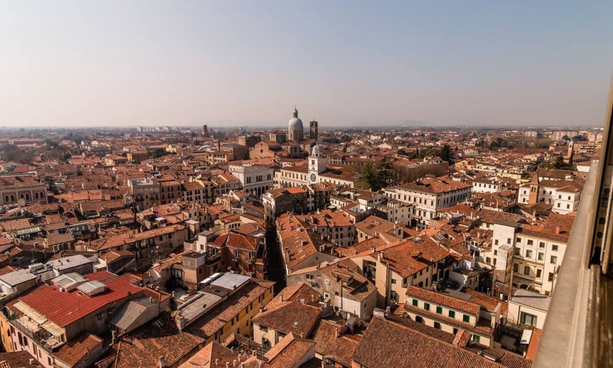 City Center Padova Apartment | PADOVA TOWER 13TH FLOOR CITY & HILLS VIEW LIBECCIO