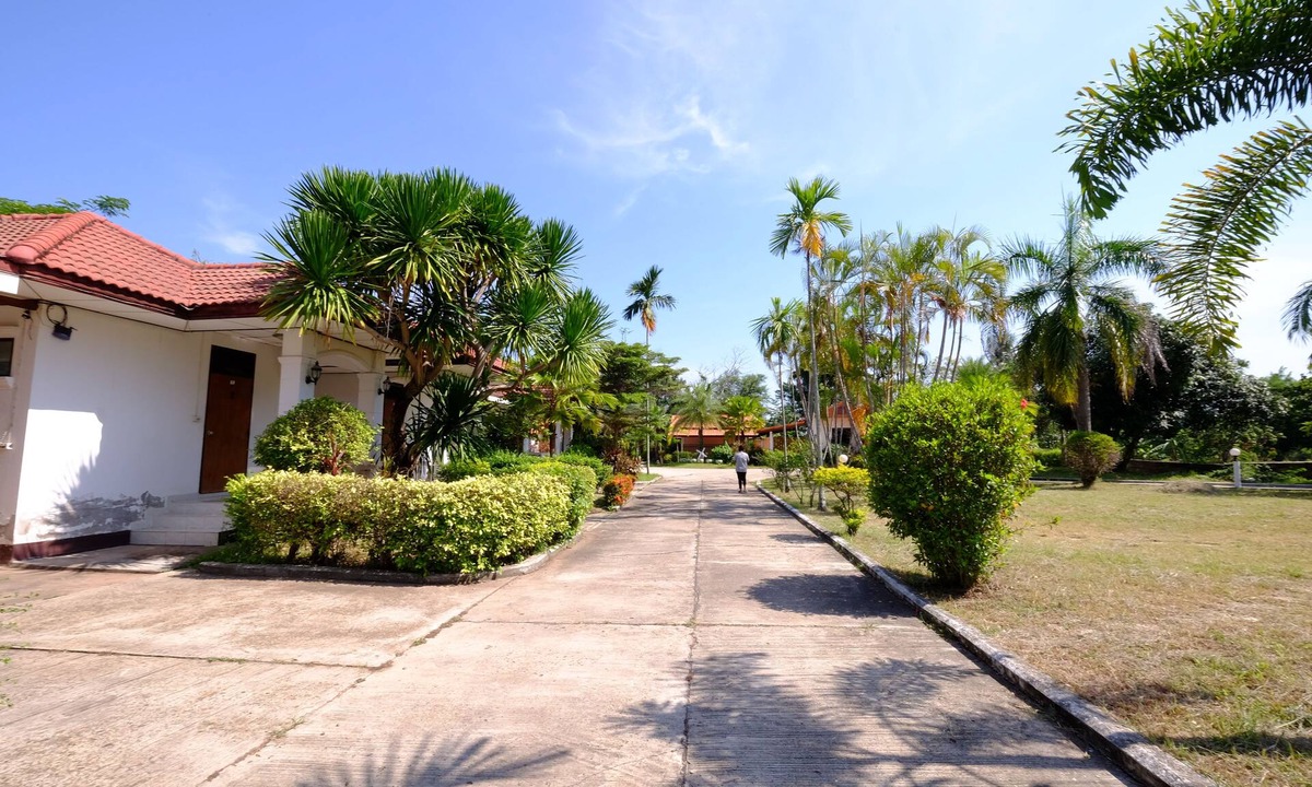 Phra Klang Thung Hotel | Paktraporn Resort