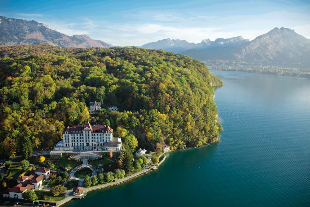 Menthon-Saint-Bernard Hotel | Palace de Menthon