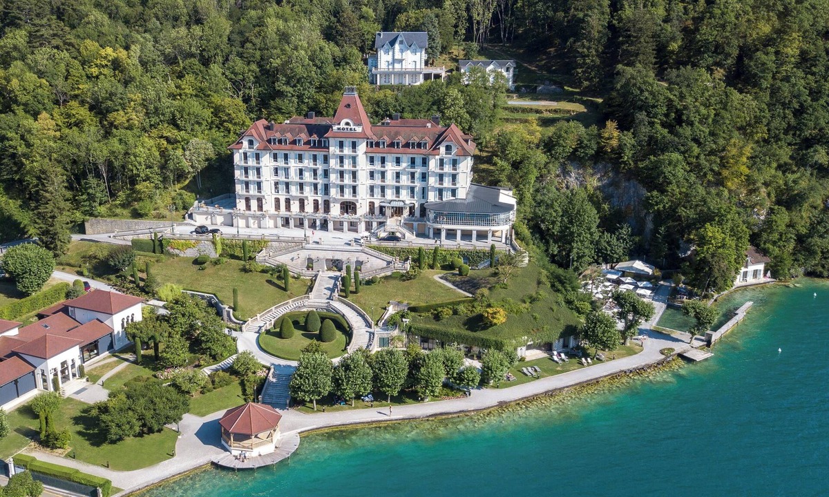 Menthon-Saint-Bernard Hotel | Palace de Menthon