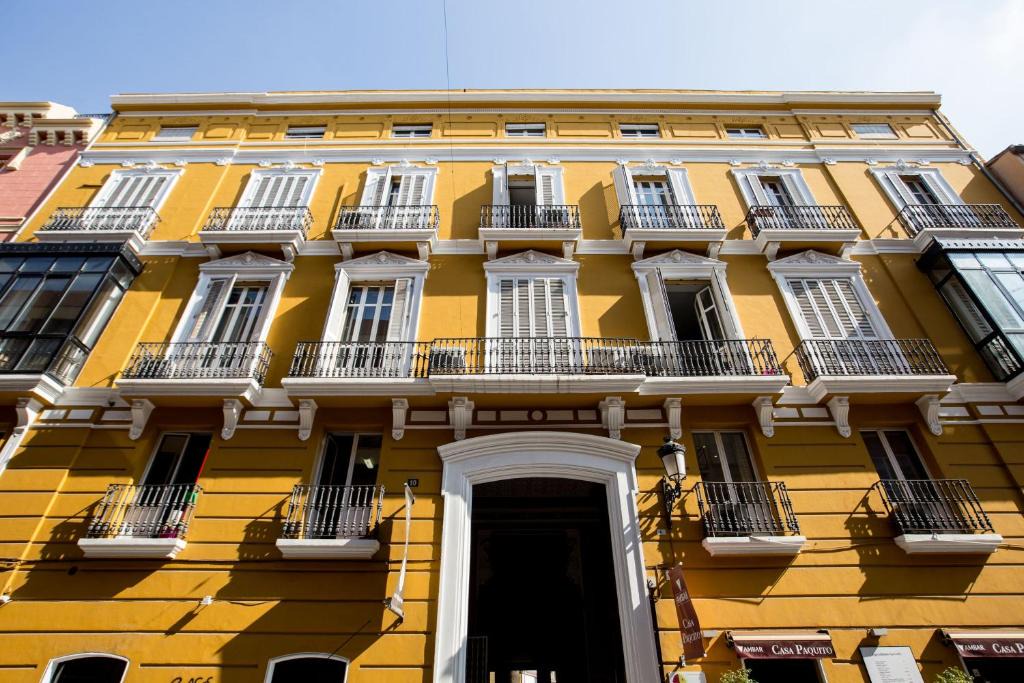 Barrio del Carmen Apartment | Palacio de Rojas by Moontels