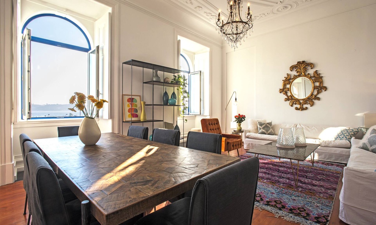 Santos Apartment | Palatial Waterfront Property Suitable For Groups
