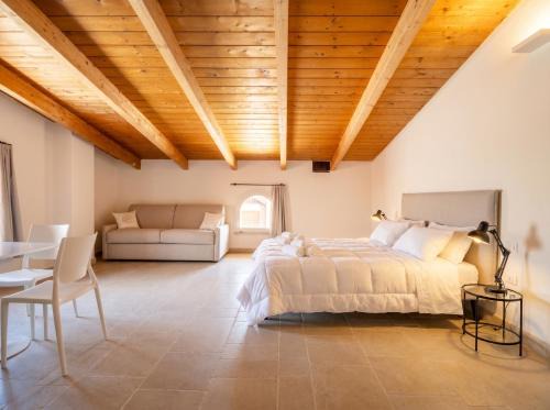 Torre a Mare Apartment | Palazzo della Torre 201– Modern Historic Apartment