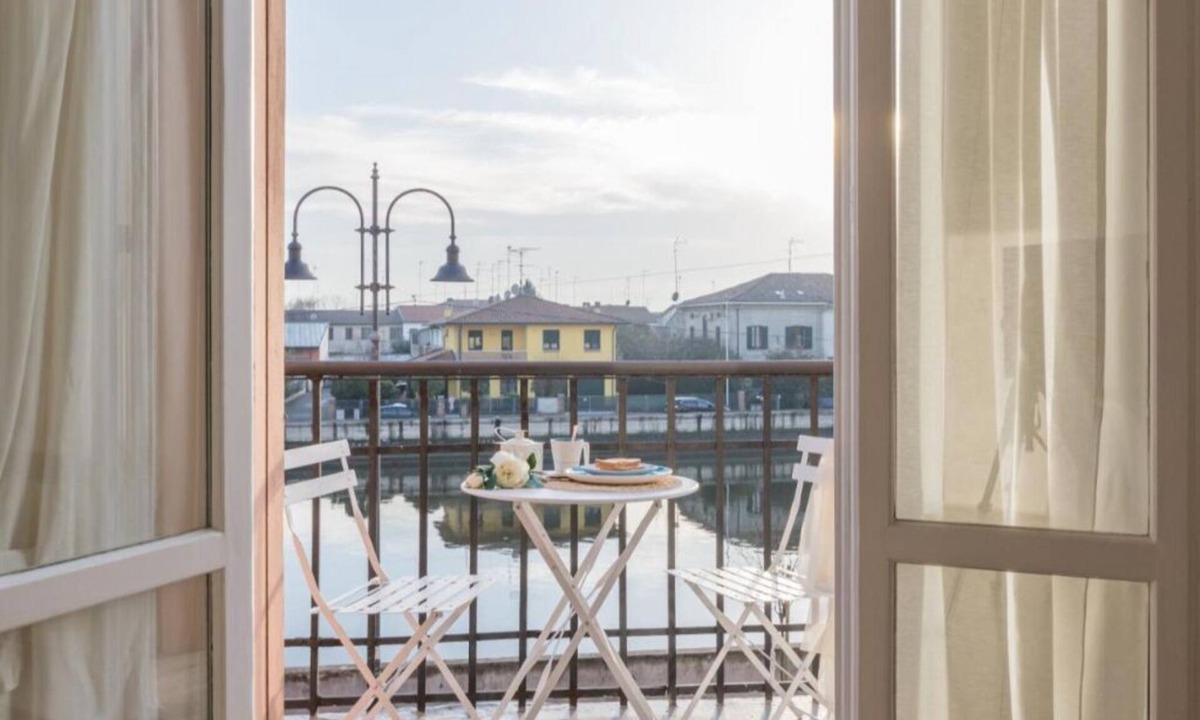 Codigoro Apartment | Palazzo Spada - Seagul apartment with balcony and view Po river
