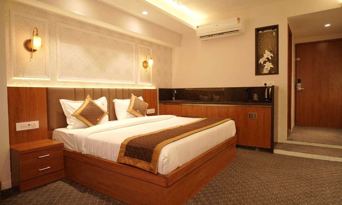 Raja Park Hotel | Pali's Stay