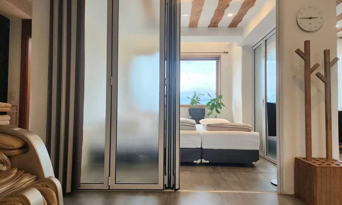 Seogwipo City Villa | Palm Tree Villa