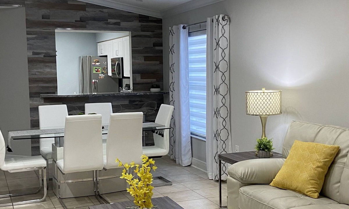 Bradenton House | Palmas de Lucia w/Hot Tub+5mi to Beach, Near IMG!