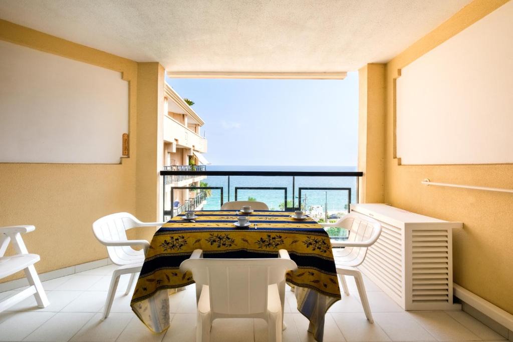 Cannes La Bocca Apartment | Palme d'or