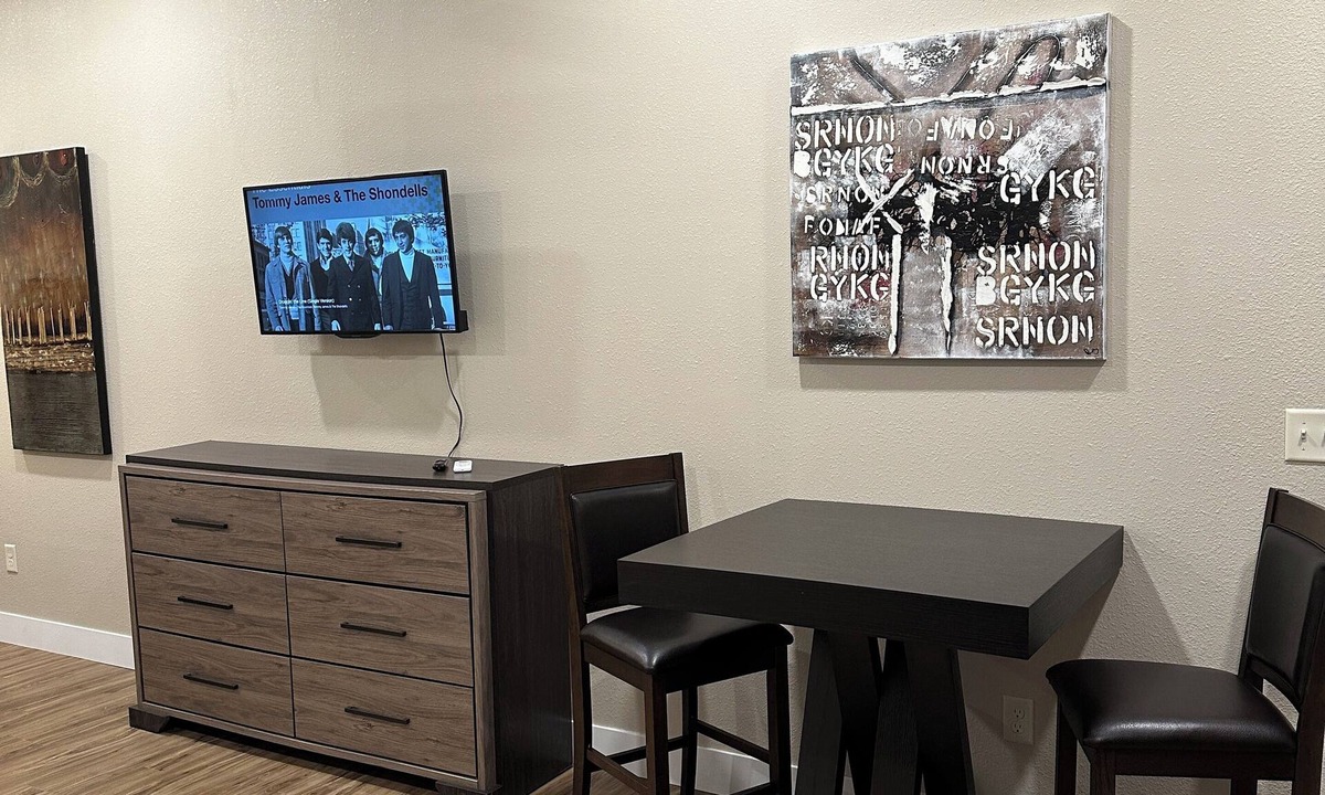 Hatfield Apartment | Palmers Hideaway Best Value Studio in Prime Hunting Area