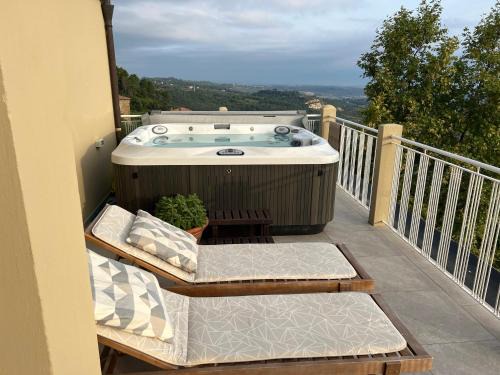 Rivalto Villa | PANORAMA TERAZZA CON JACUZZI