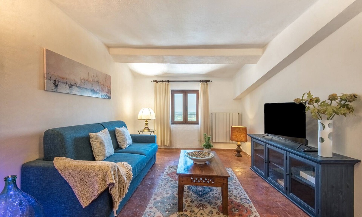 Radicondoli Apartment | "Panoramic Apartment" with Hill Views and Wi-Fi Connection
